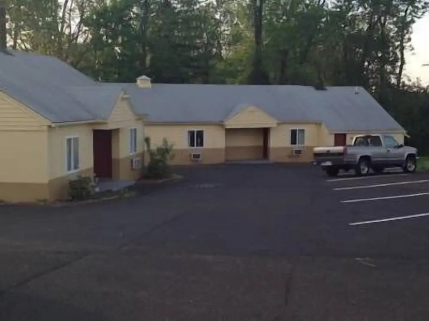 Colonial Village Motel