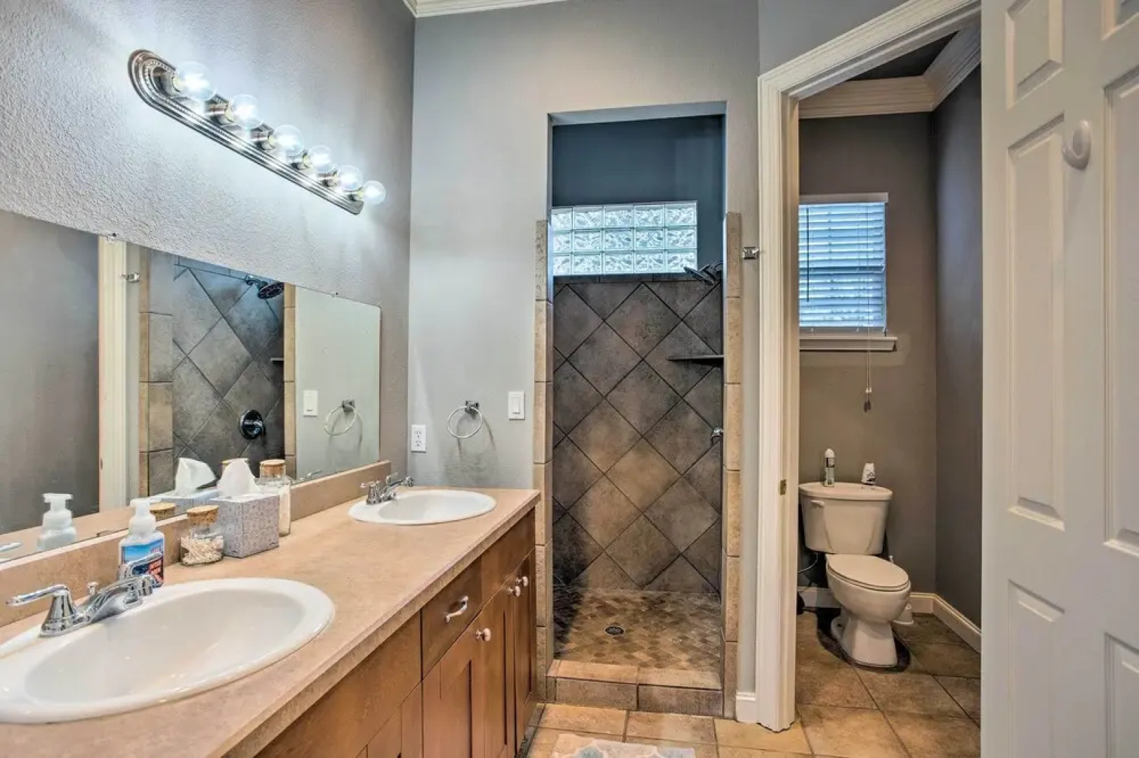 Cedar Creek Reservoir Home w/ Deck & Fire Pit!