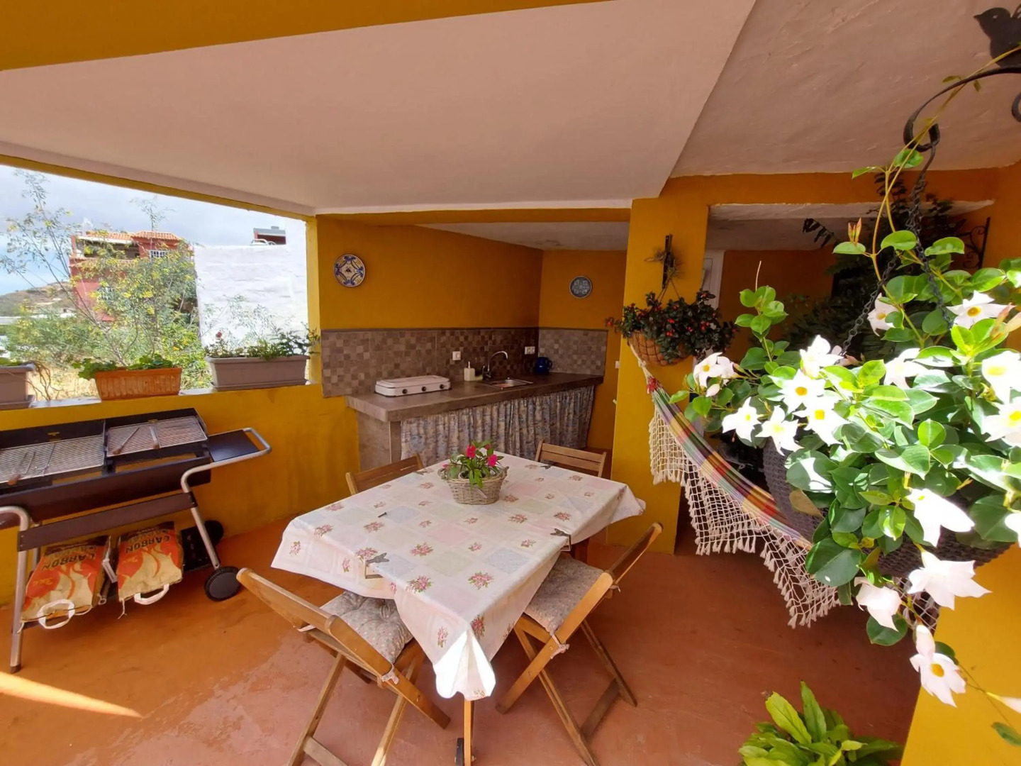 Casa Maestro Lelo – Acogedora Casa Rural Canaria Con Patios Y Jardines De Flores
