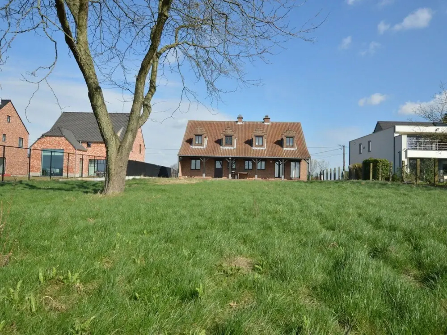 Detached Mansion For 10 People With Ginormous Garden In Linter