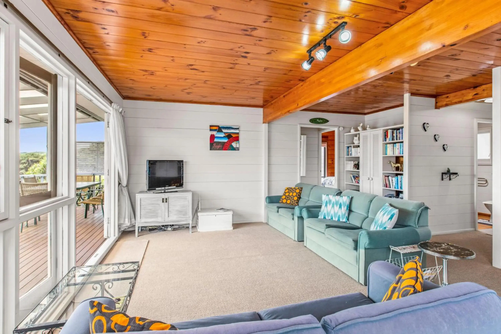 Bay Vista Views - Raglan Holiday Home