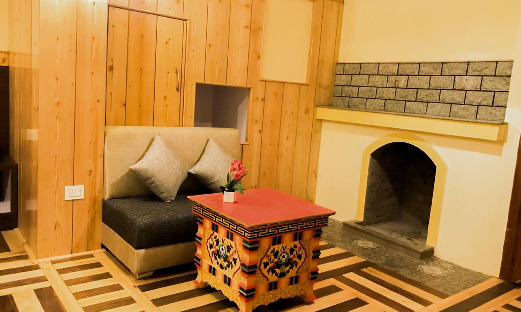 Hotel Golden Tashi Gakhil