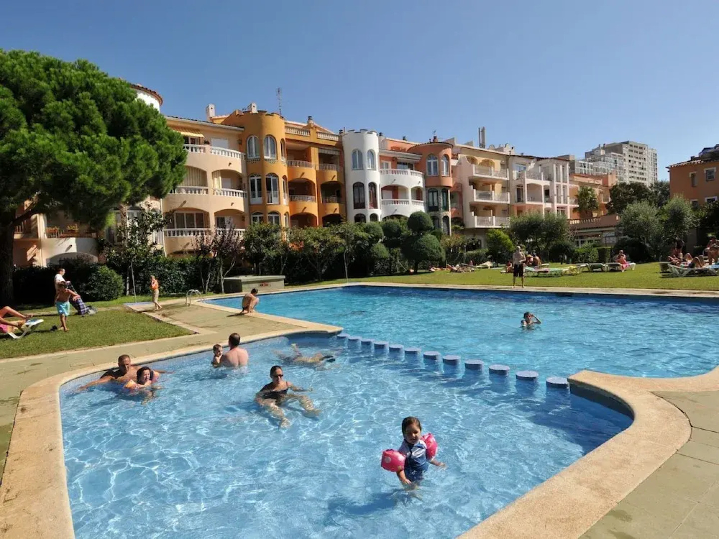 Cozy Apartment in Empuriabrava With Swimming Pool