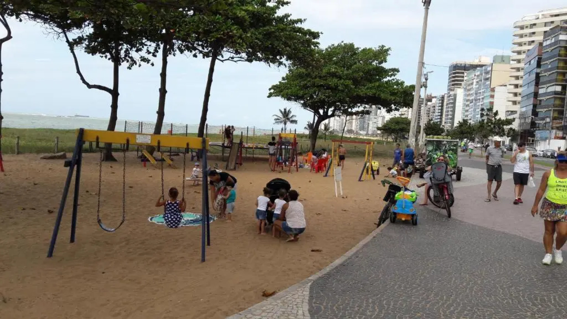LINDA VISTA PARA O MAR, APTO 2 QUARTOS, PRAIA DA COSTA, WI-FI, TV a CABO e LAZER