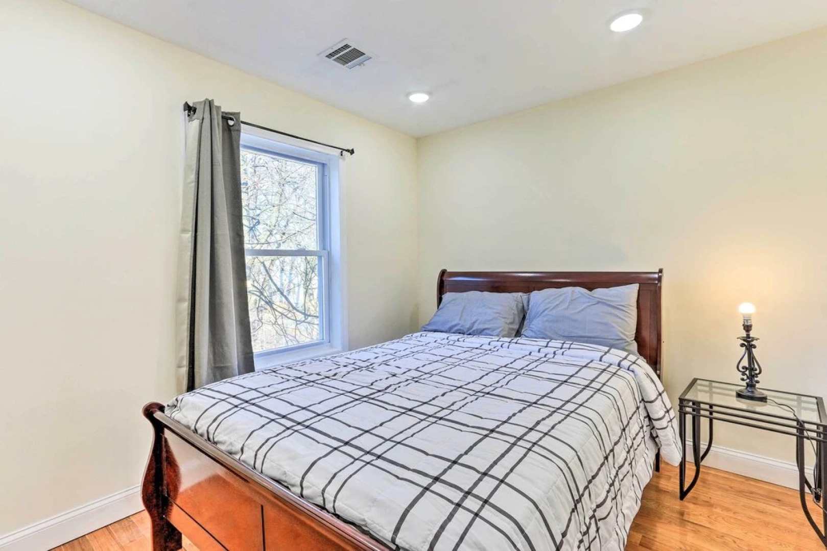 Bright Irvington Home ~ 2 Mi to Prudential Center!