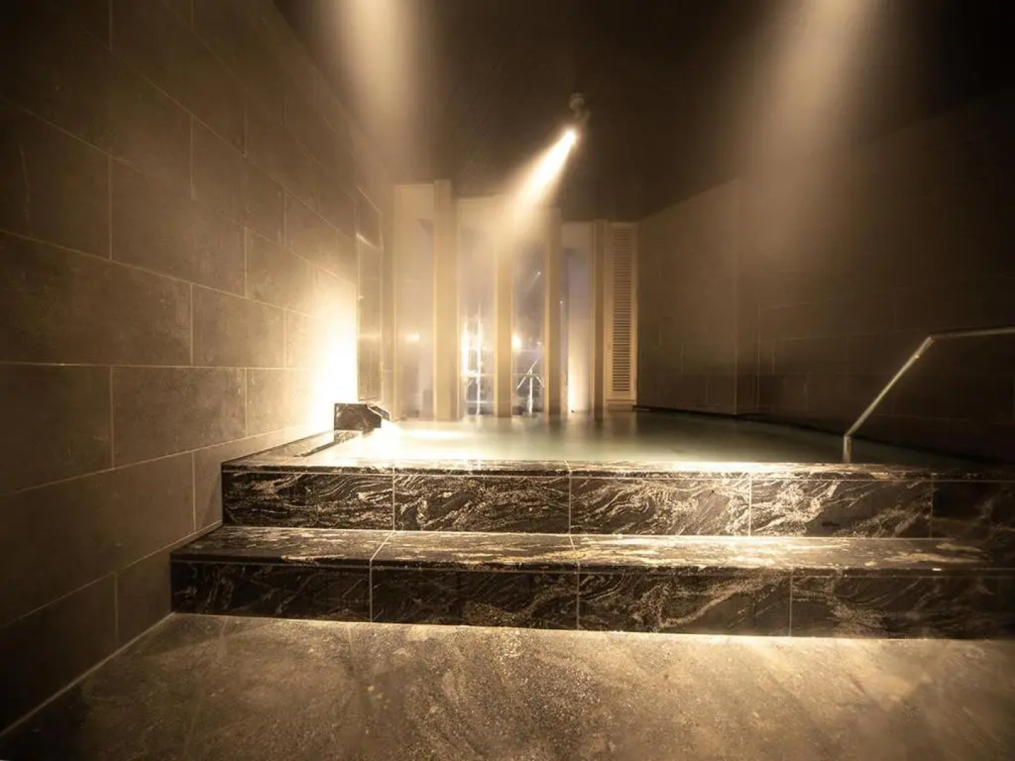 Aizu Higashiyama Onsen, Tsuki no Akari