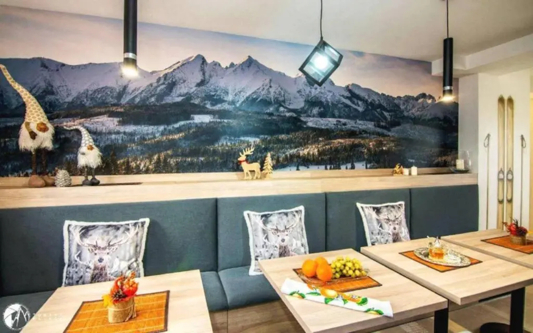 Biały Jelen Z Basenem I Jacuzzi