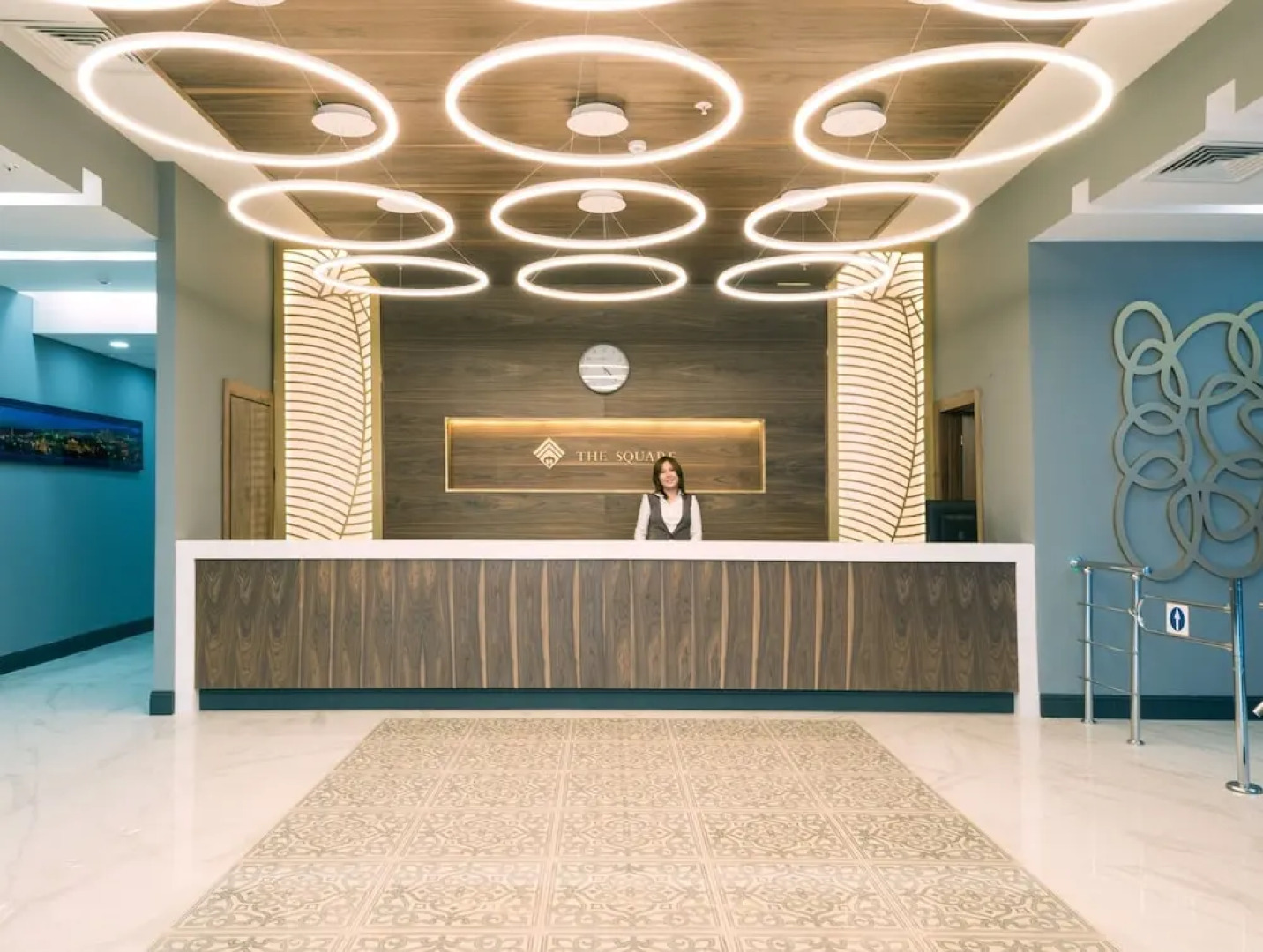 Отель The Square