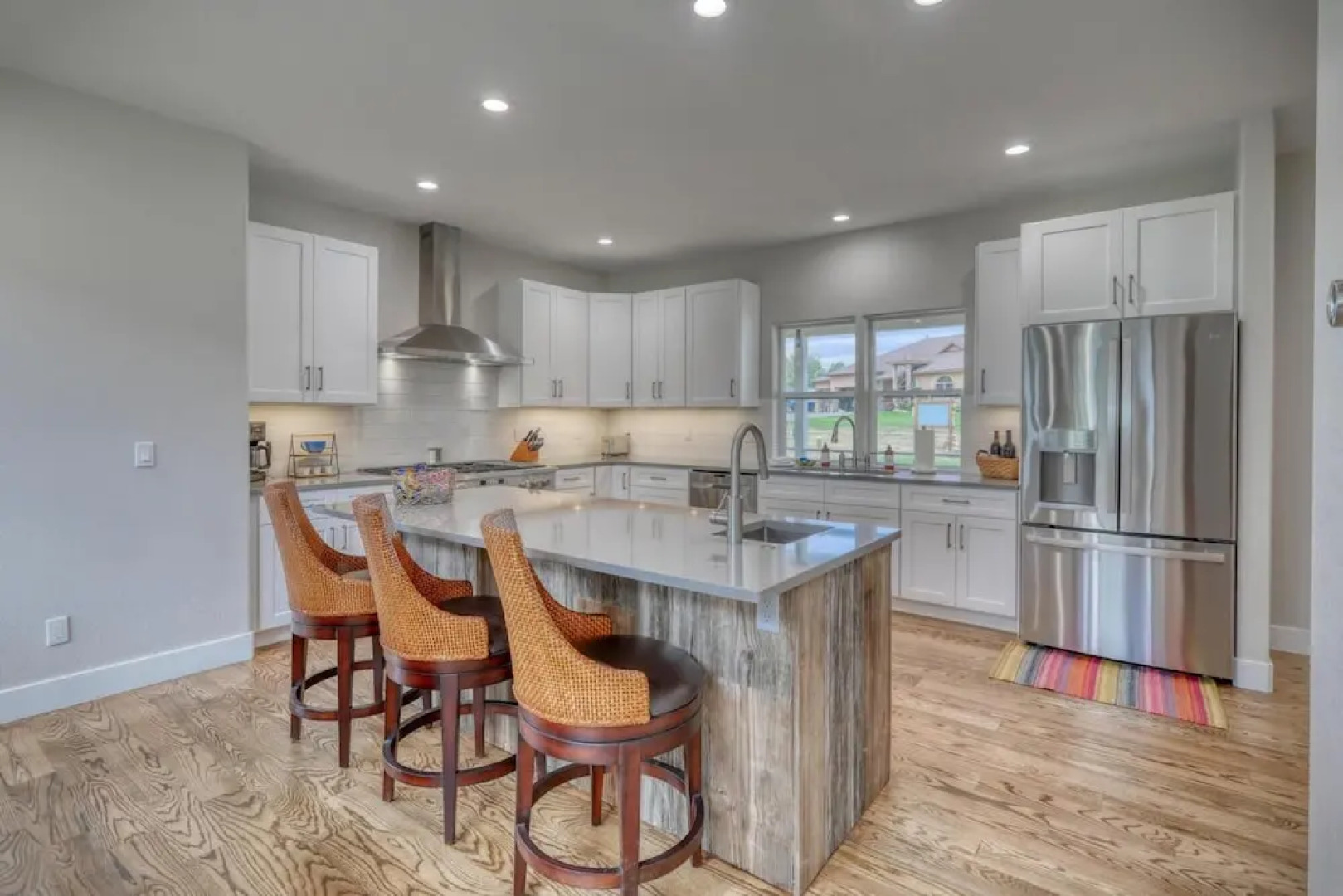 New Tranquil Village Lake Retreat