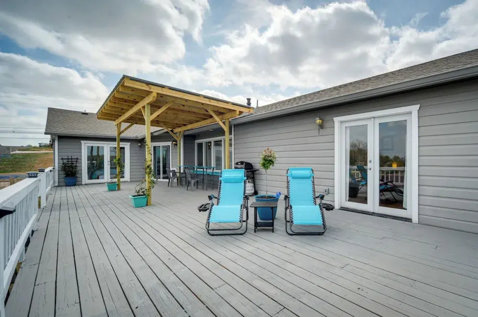 Pet-friendly Texas Retreat w/ Deck & Gas Grill!