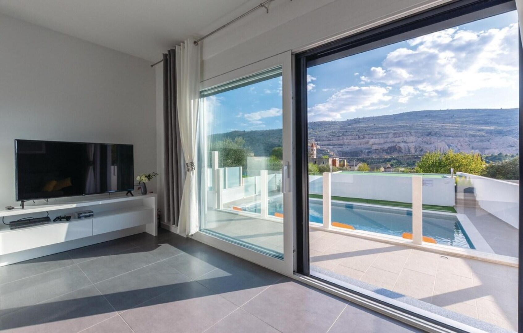 Nice Home in Srinjine With 2 Bedrooms, Wifi and Outdoor Swimming Pool