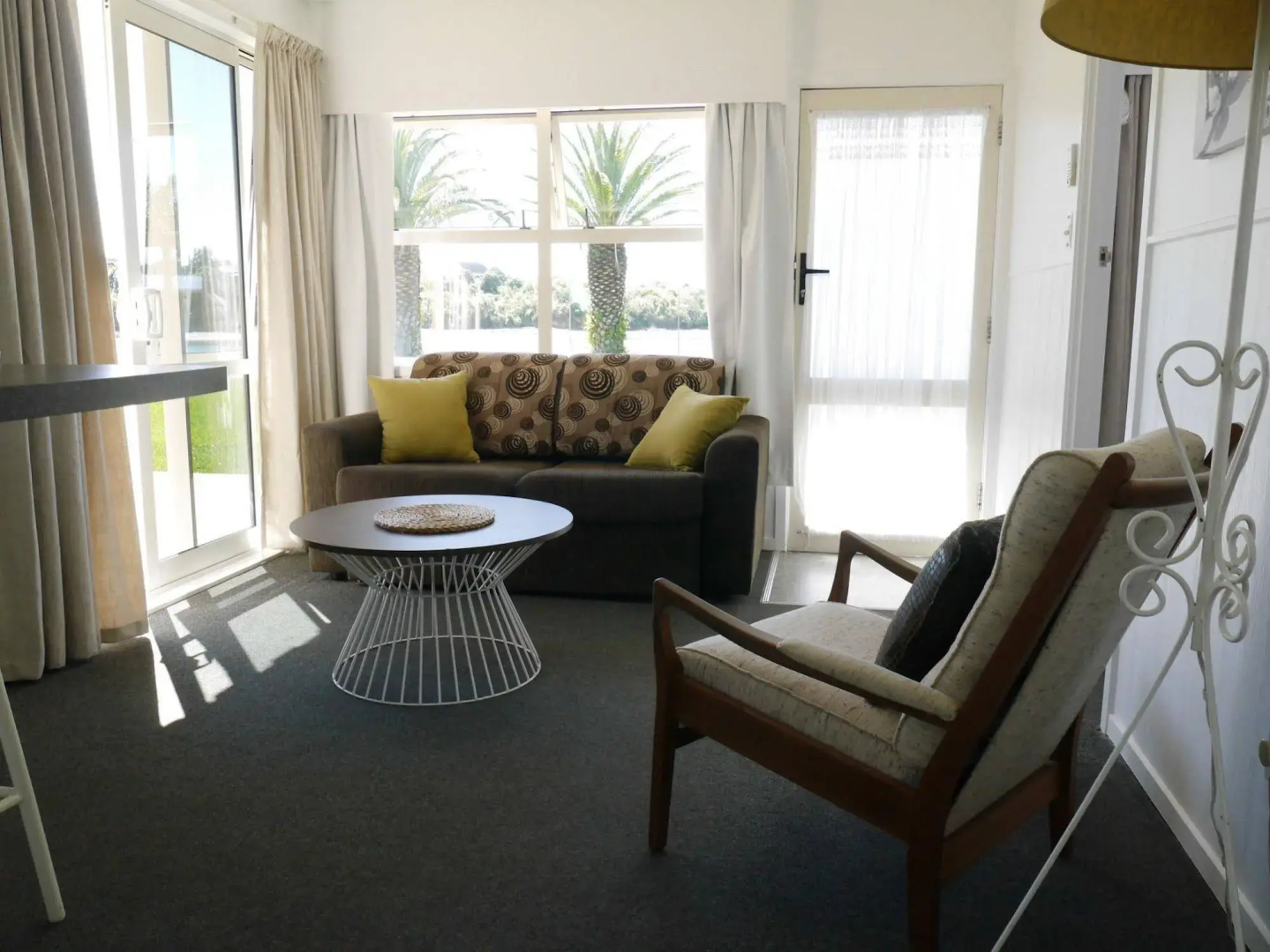 Raglan Palm Beach Motel