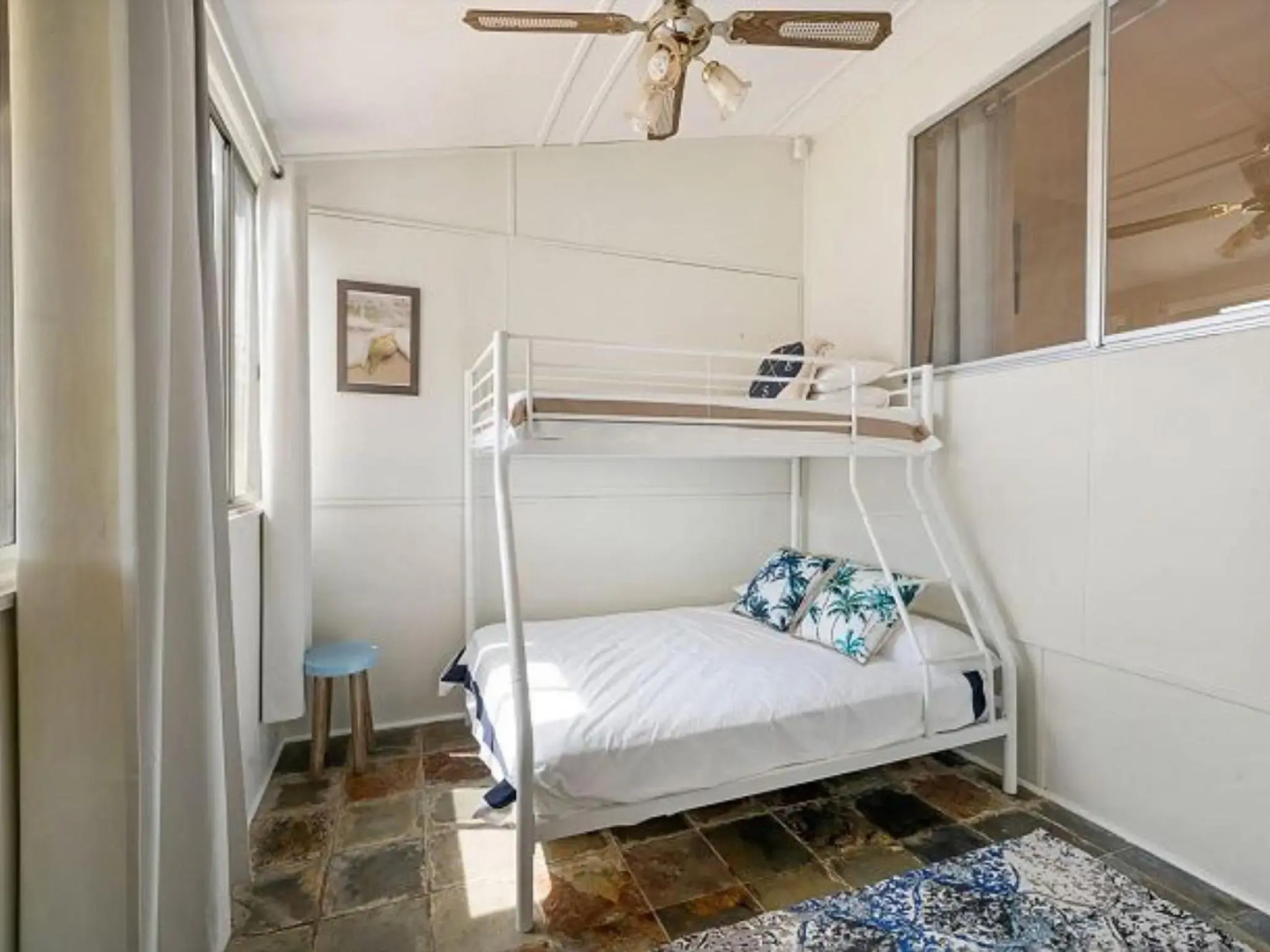 Walk to Everything In Huskisson Central Location and Sleeps 10