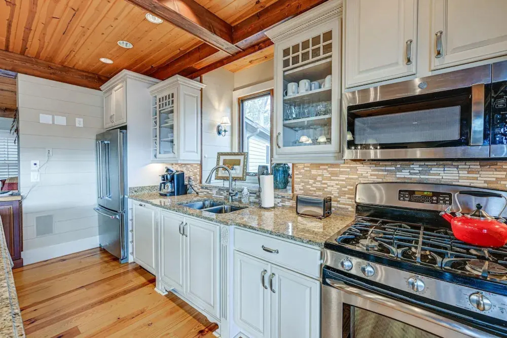 Mountain-view Georgia Cabin w/ 2 Decks