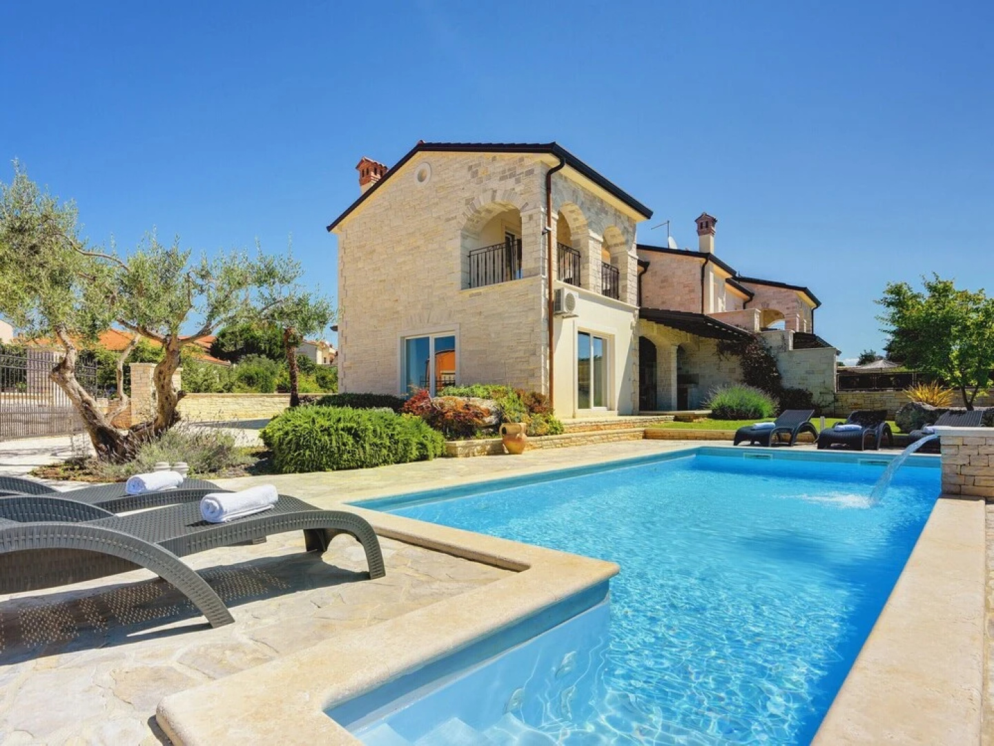 Beautiful Villa With Garden, Private Heated Pool, Whirlpool, Sauna, Near Rovinj