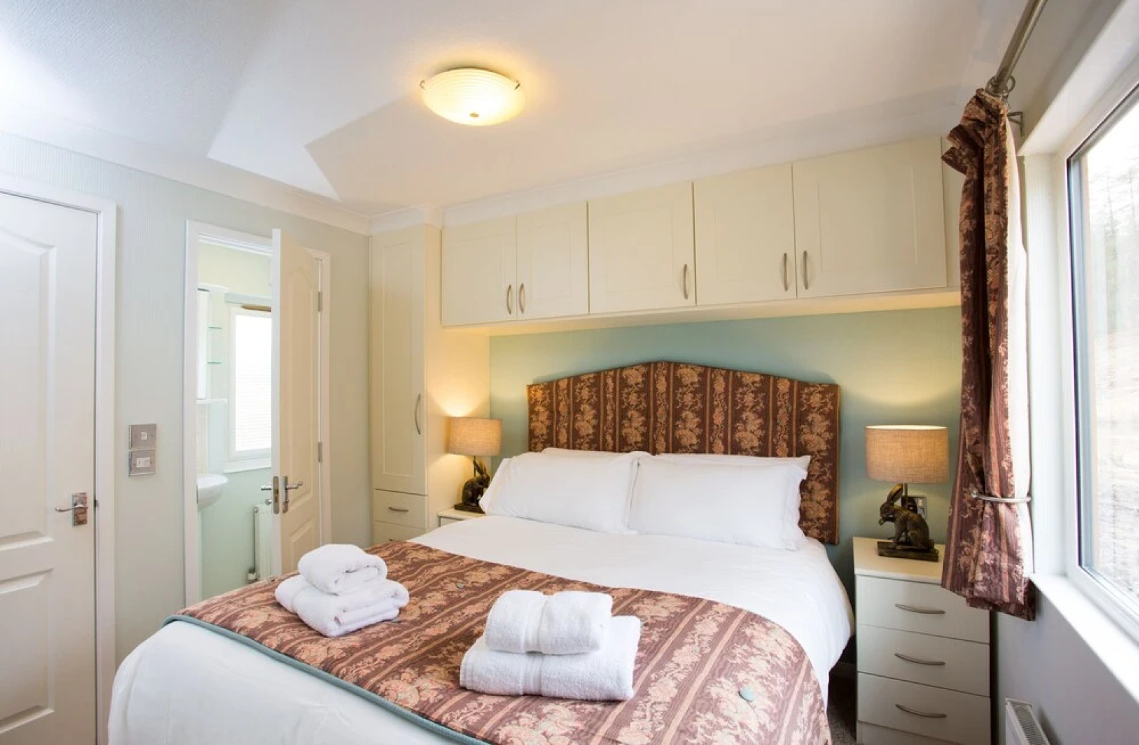 Beautiful 2-bed Chalet + Hot Tub Near Strathpeffer