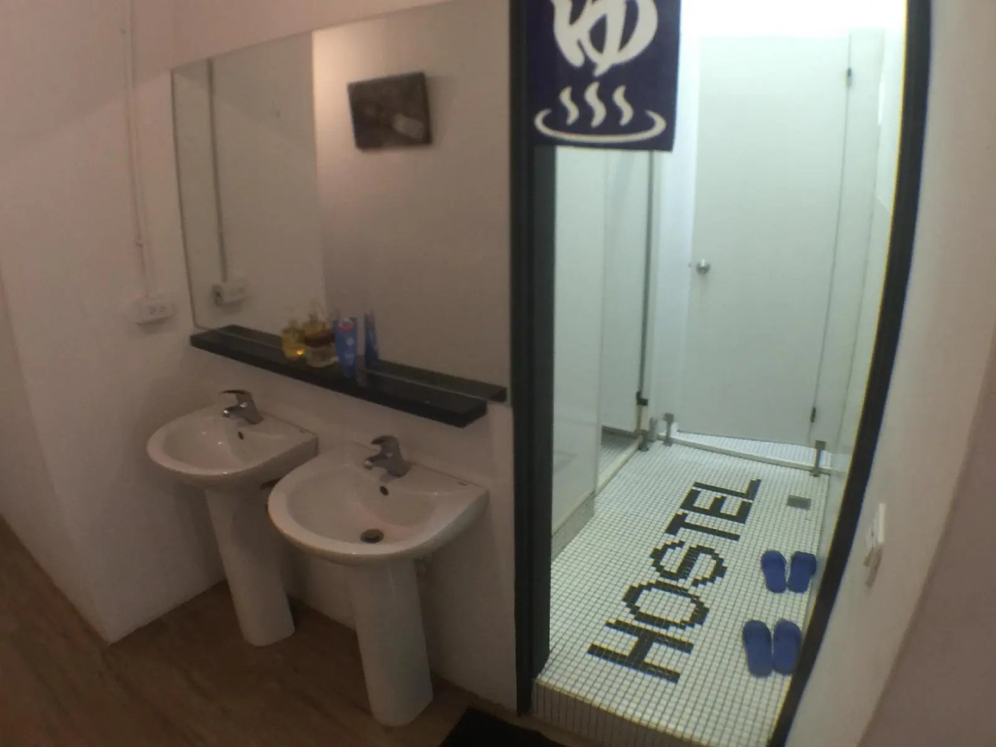 Journey Hostel & Bar