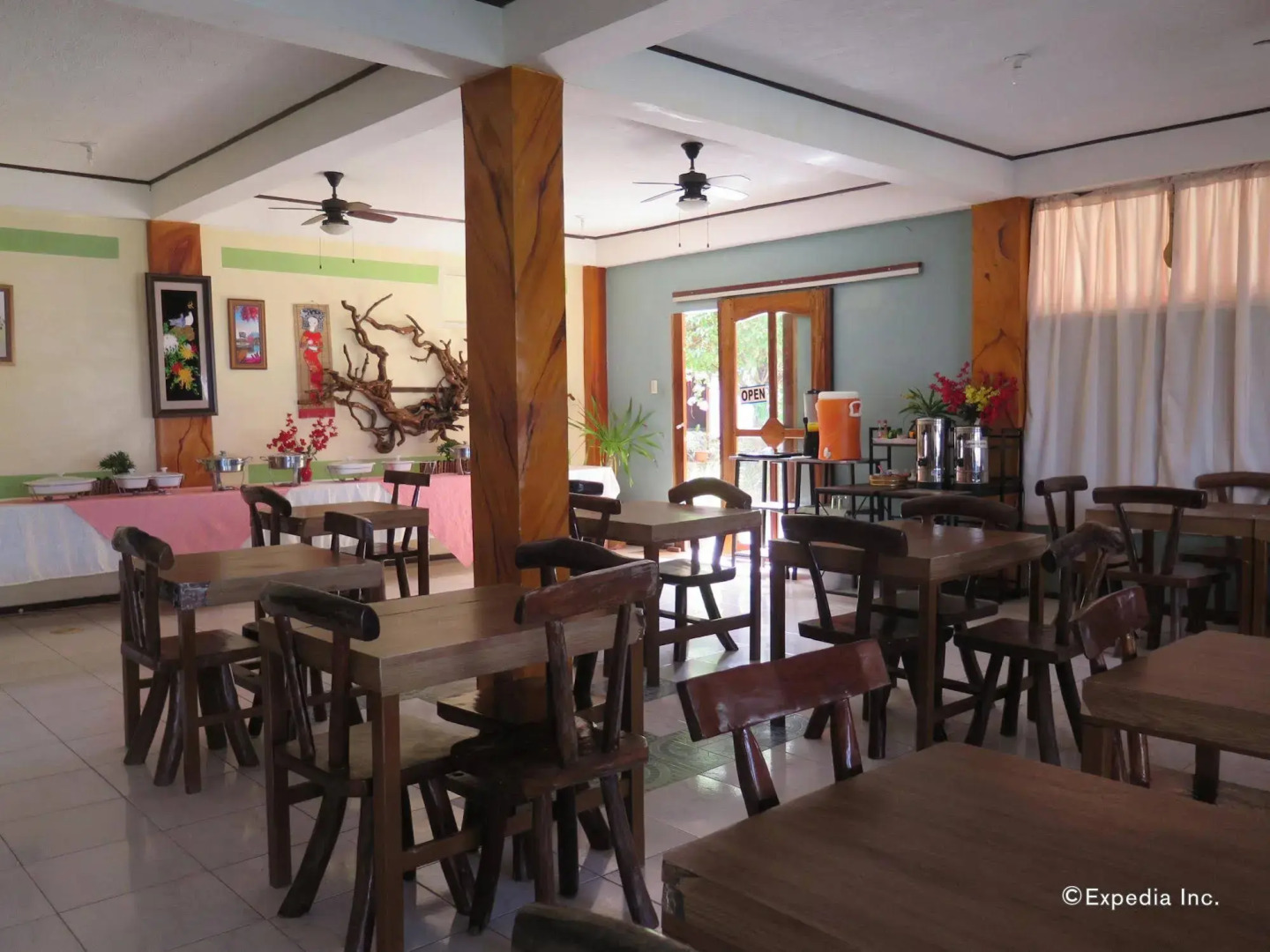 Four Seasons Seaview Hotel