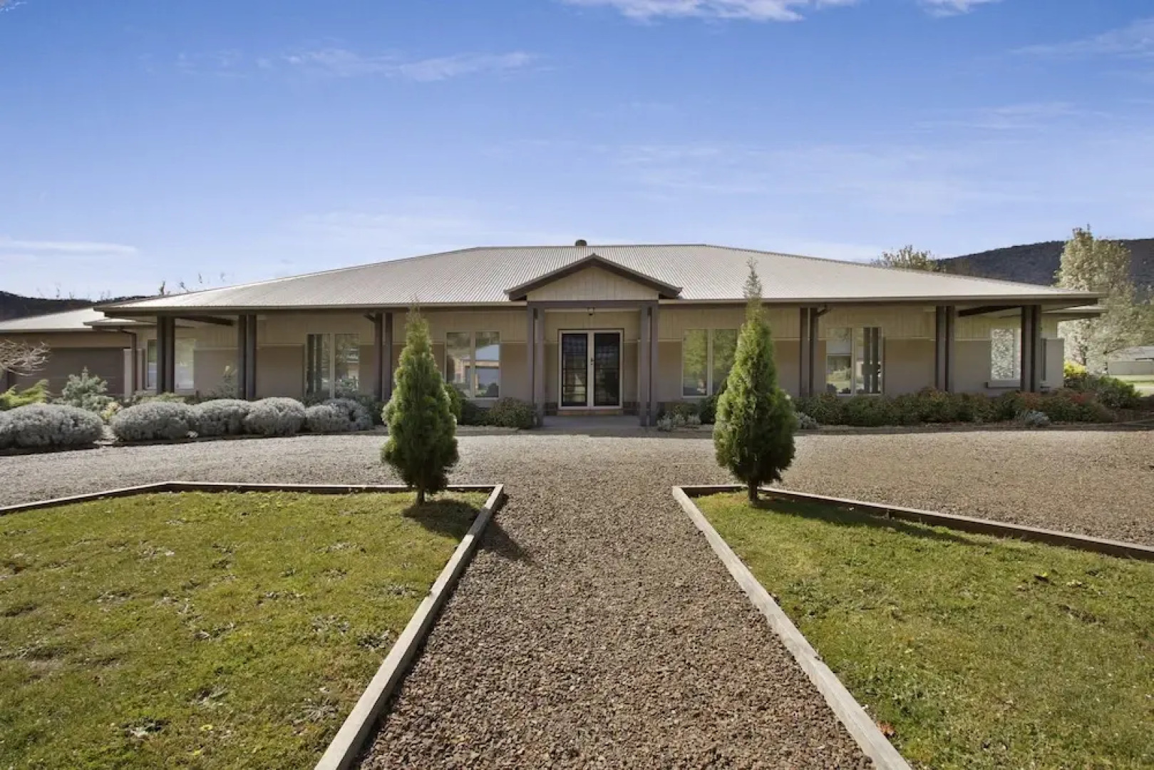 Collins Retreat - 4 Bedroom home with Pool