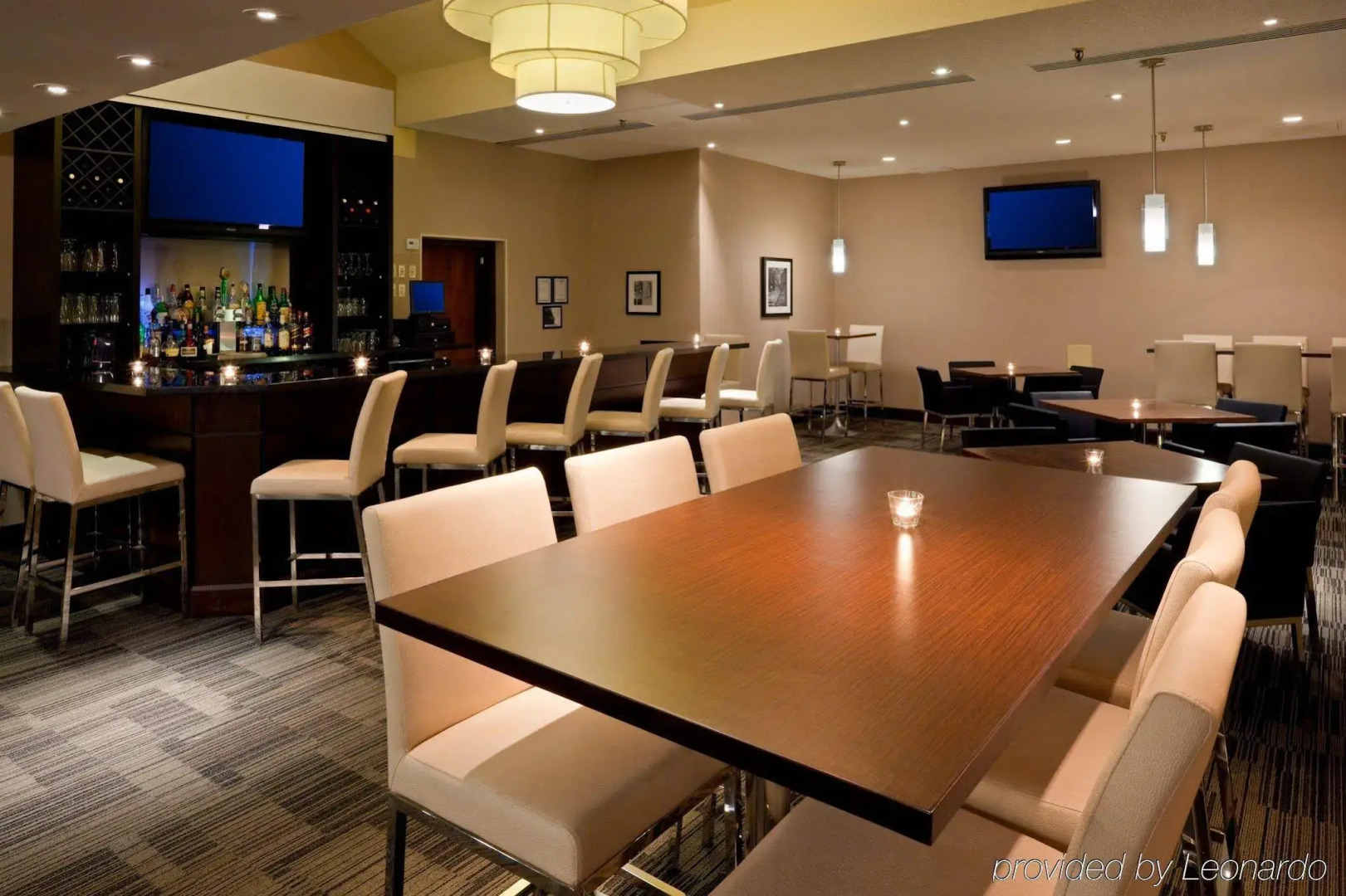 Holiday Inn Oakville Centre by IHG