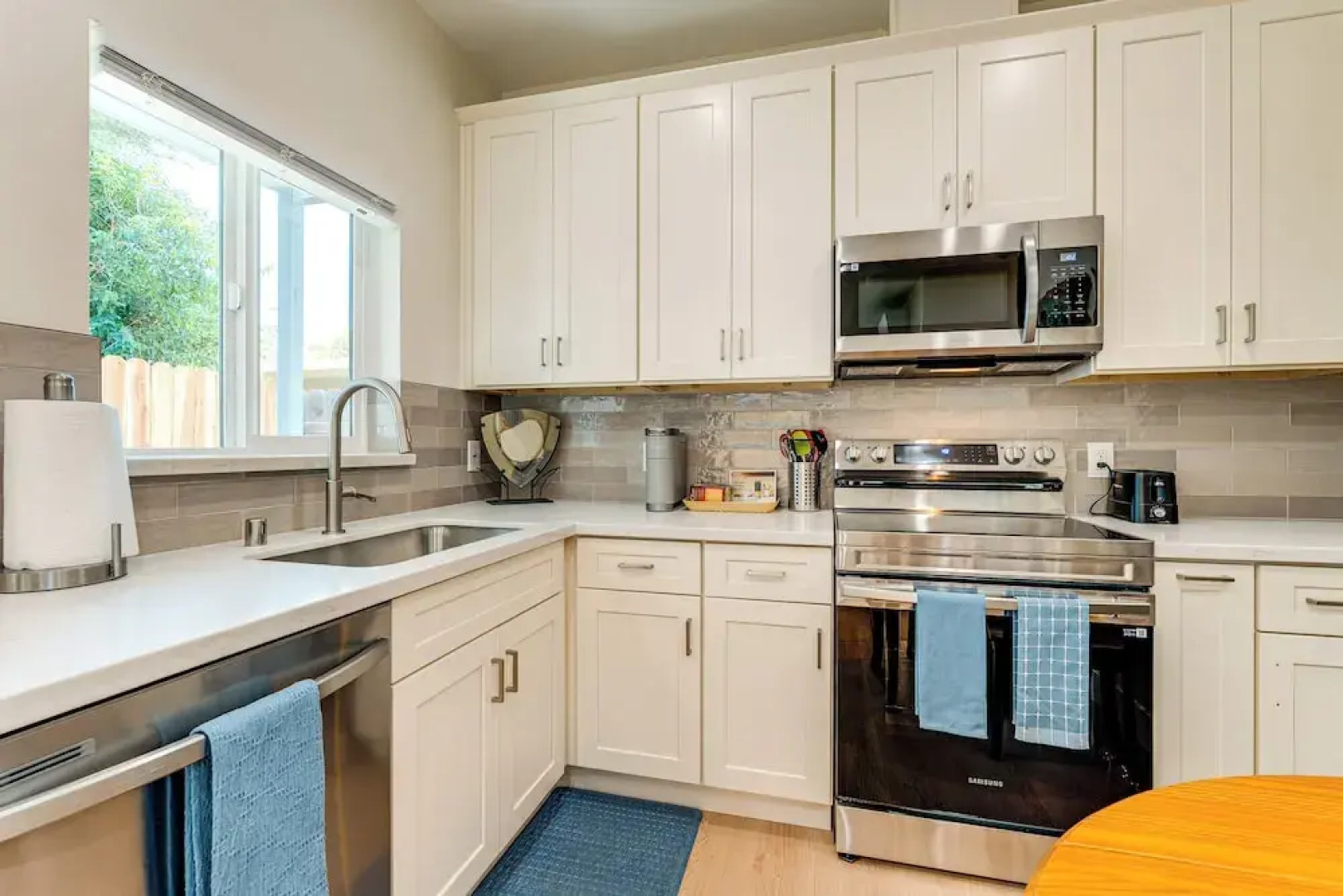 3 Mi to UC Davis: Retreat w/ Furnished Patio!