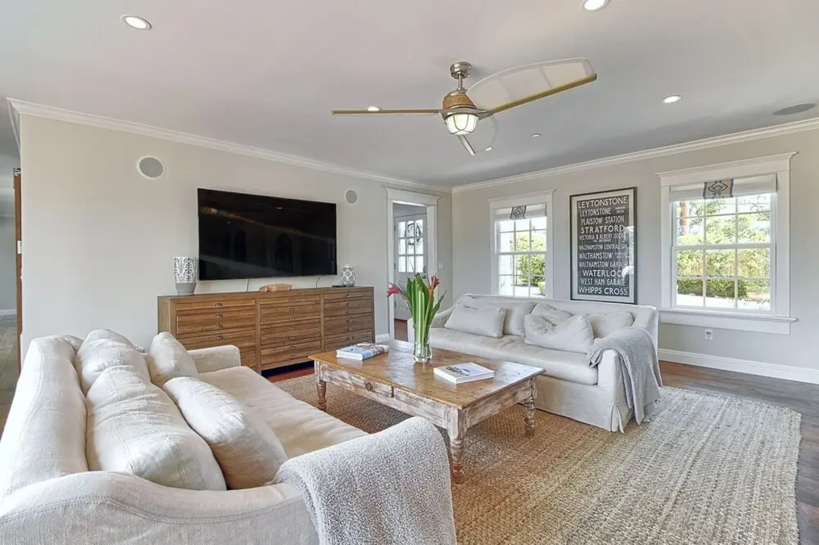 Montecito Luxe Home "location, Location, Location!!" 4 Bedroom Residence by Redawning