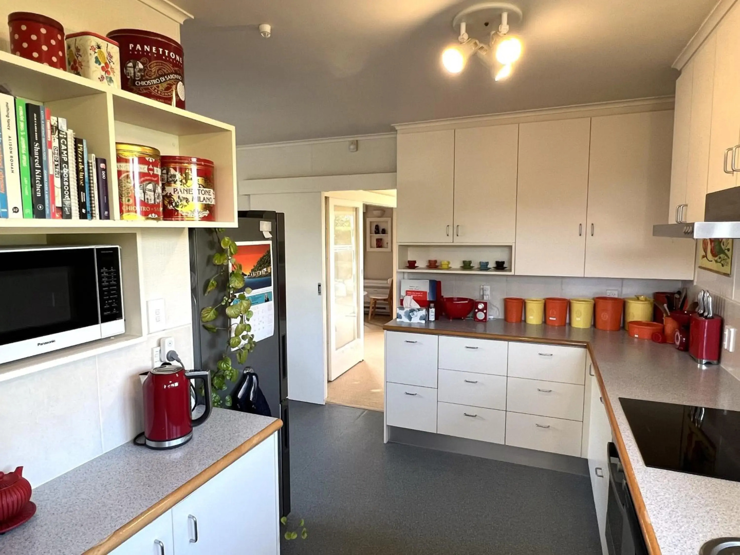 Tranquility Base - Waikanae Beach Holiday Home