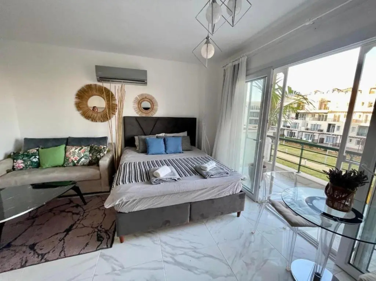 Relaxing Studio by the Sea