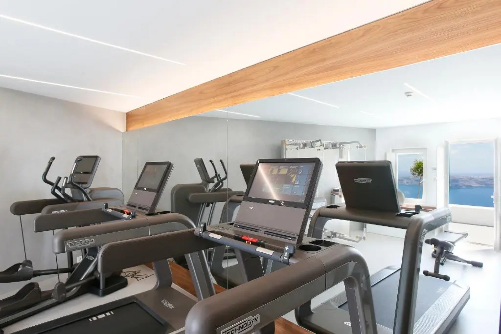 Grace Hotel, Auberge Collection