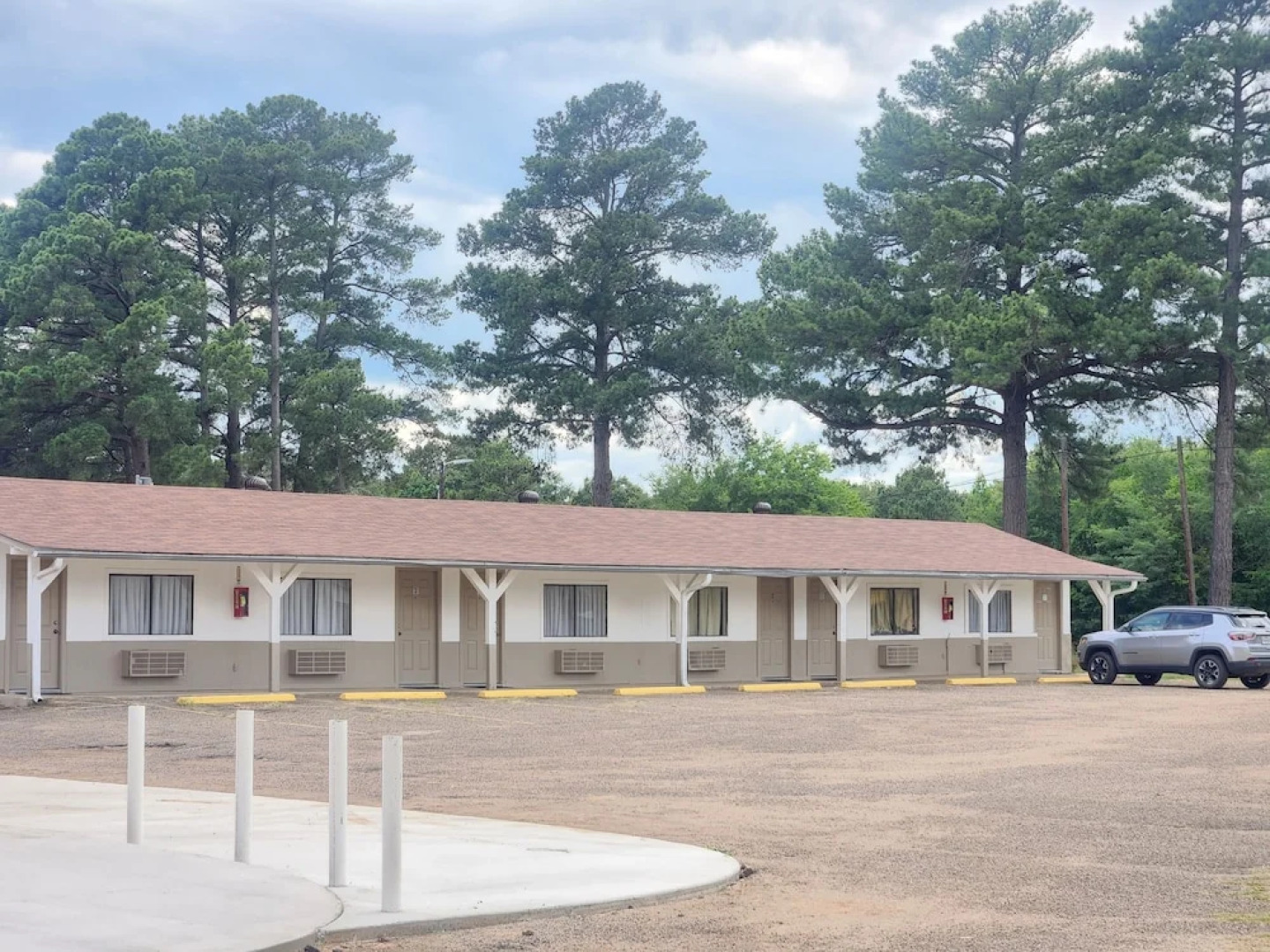 Clear Lakes Inn