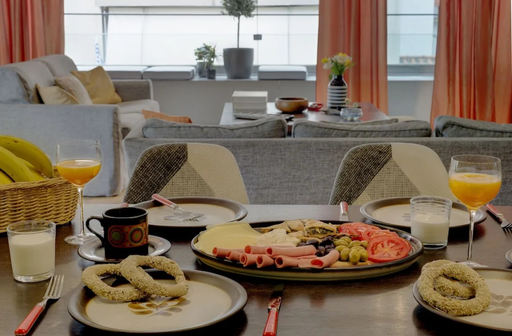 Minimal apt next to Acropolis