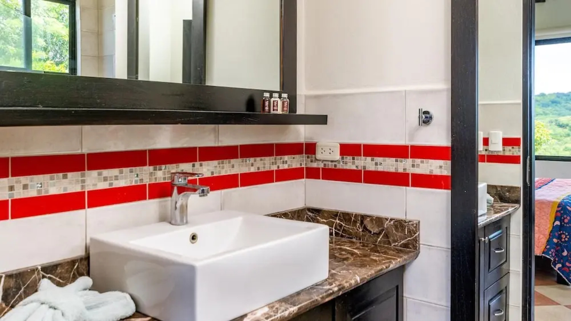 Nostalgic Retro Home on Luxurious Lot with a Private Infinity Pool and Ocean Views