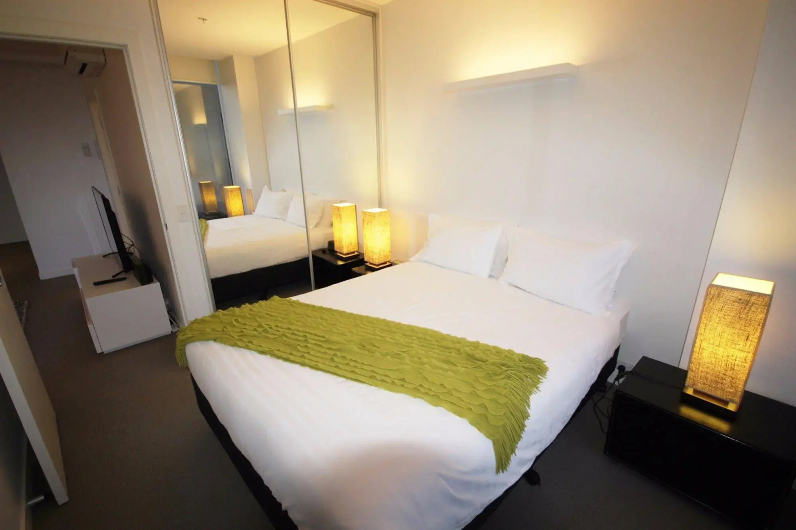 Wyndel Apartments St Kilda Views