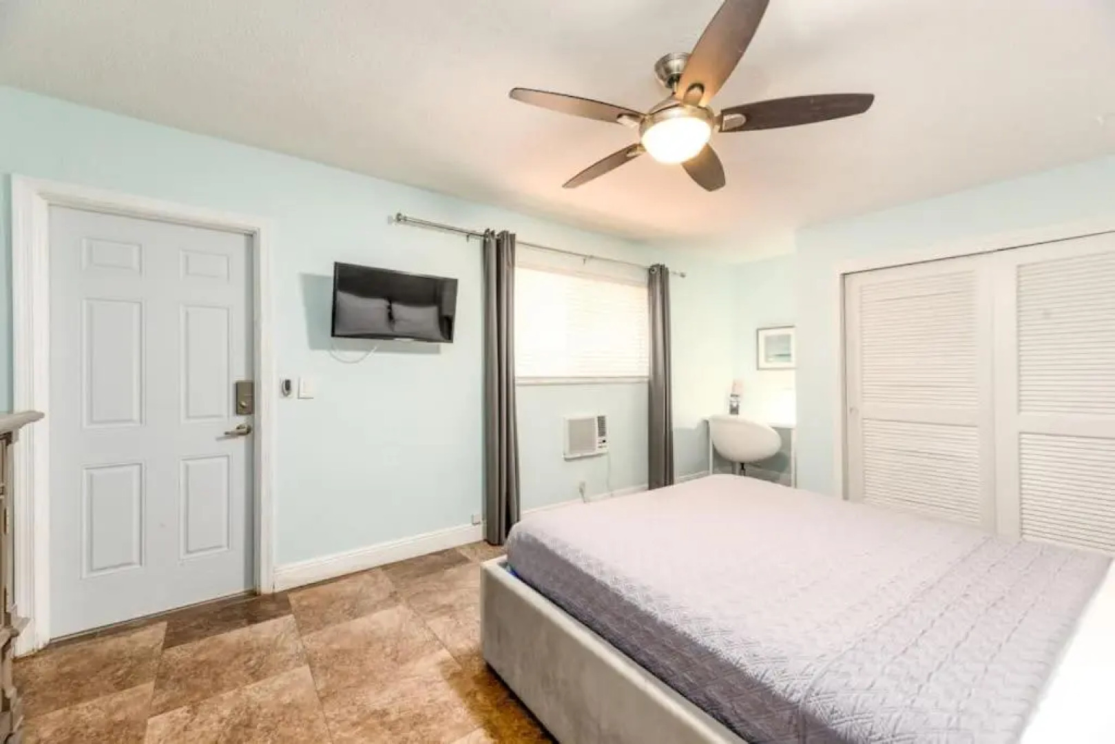 Steps to Sand and Sea 4