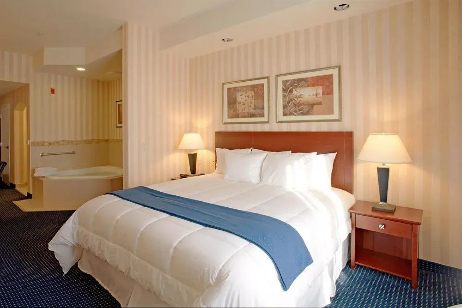 Holiday Inn Express & Suites Lathrop