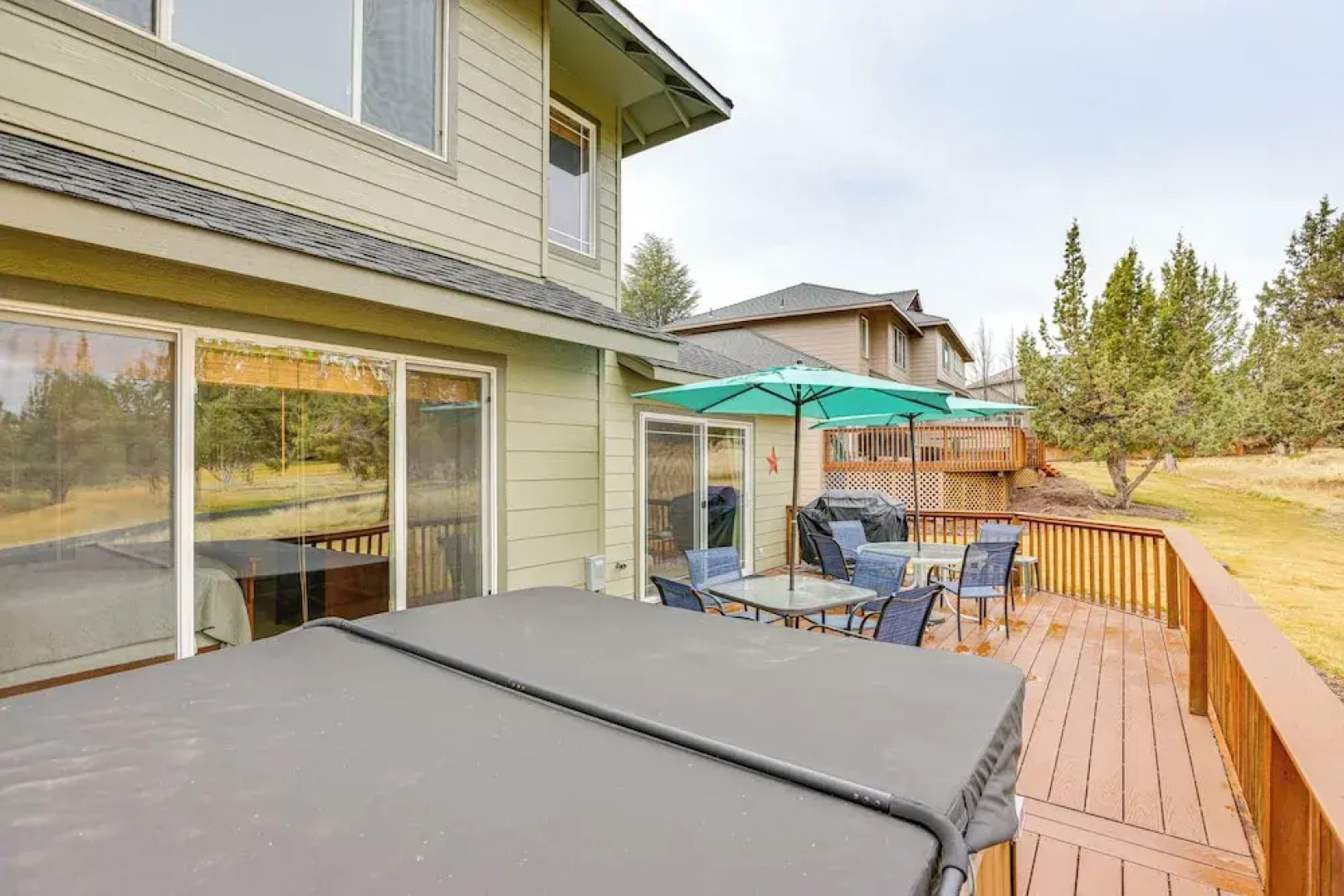 Hot Tub at Townhome on 8th Green in Redmond