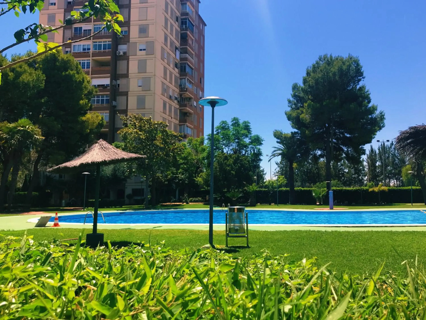 The White Apartment: Luxury, Beach and Design