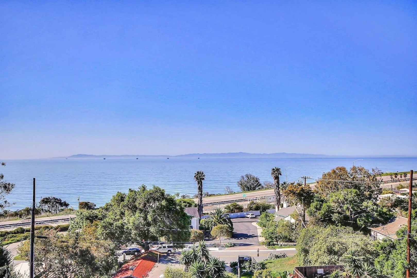 2BR Breezy Summerland Home by RedAwning