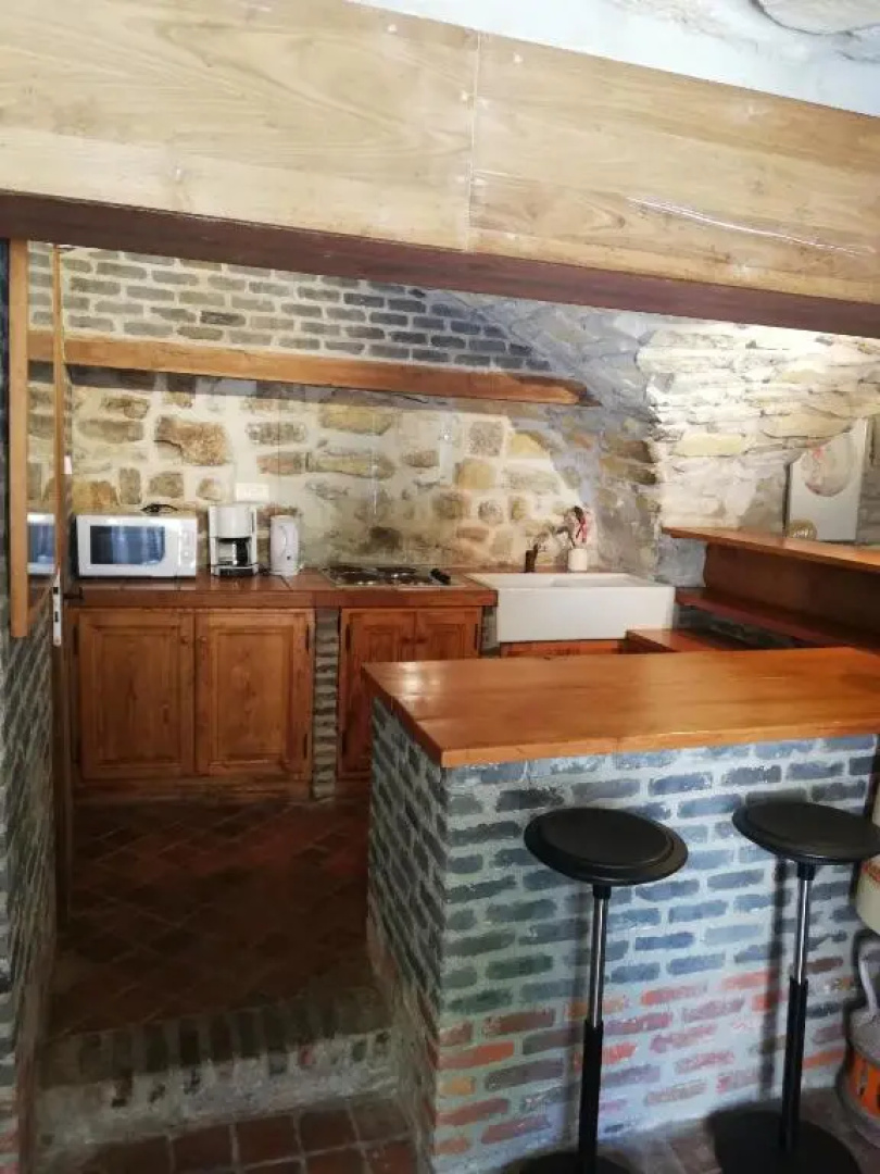 Gites et studios les cigales à Grospierres, piscine partagée, studio murier 2 personnes