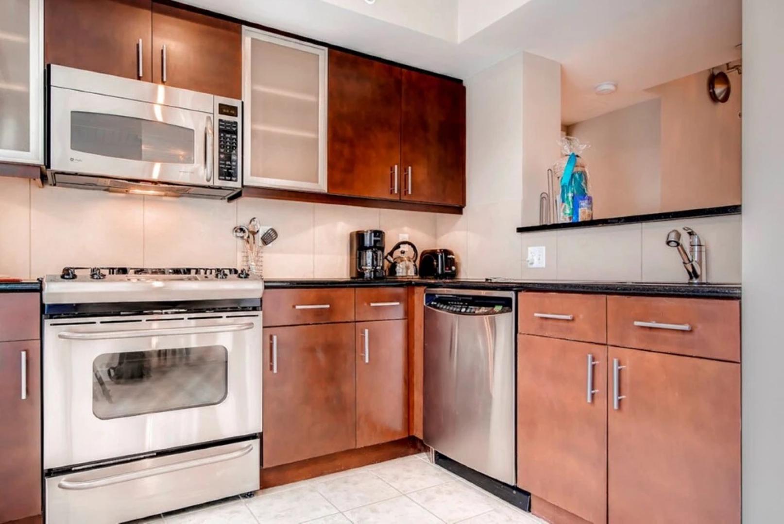Global Luxury Suites near Canyon Lakes