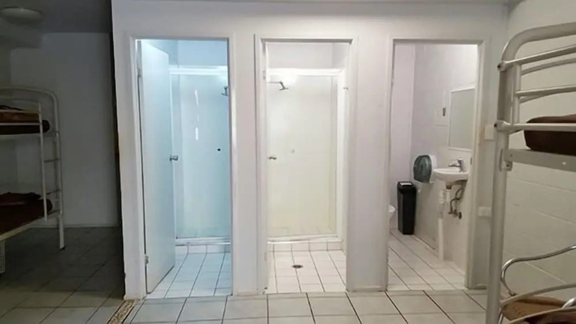 Airlie Waterfront Motel Accommodation