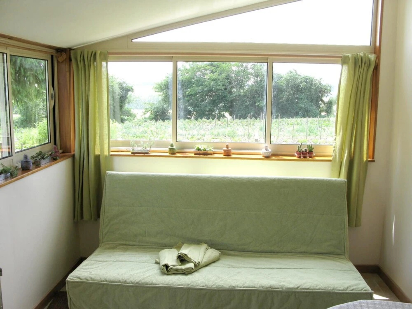 House With one Bedroom in Treigny, With Enclosed Garden