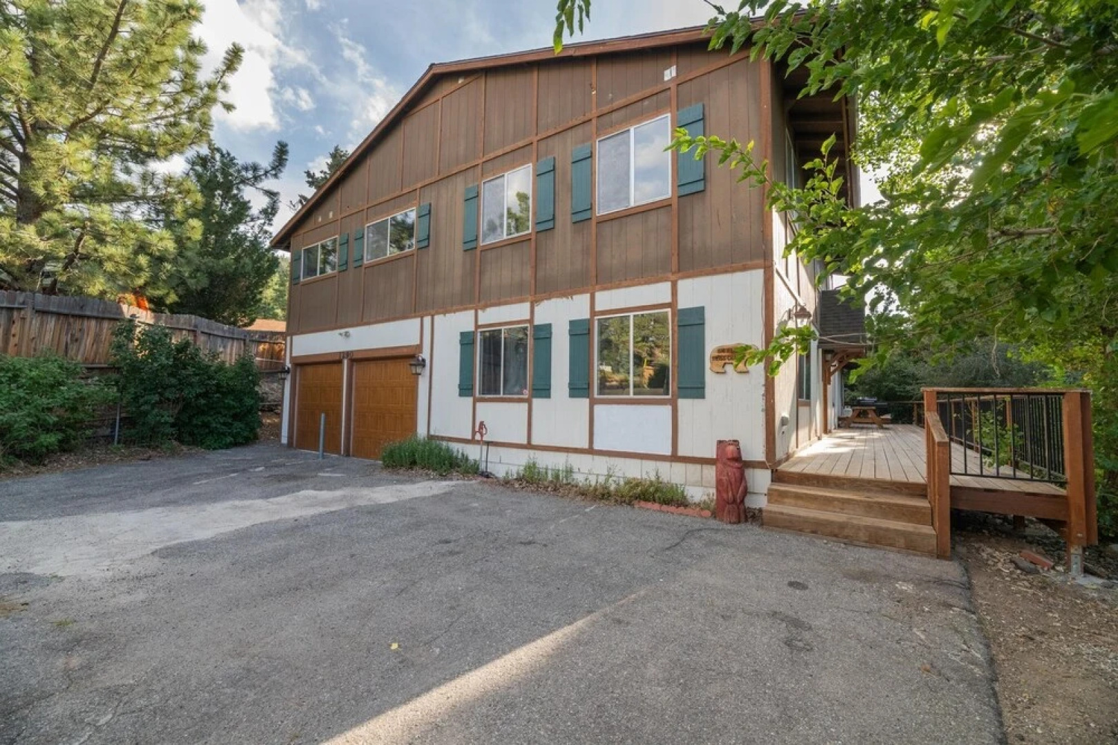 Swiss Chalet - Enjoy Everything The Cabin Has To Offer, Pool Table, Large Dining Area And Peaceful! 6 Bedroom Home