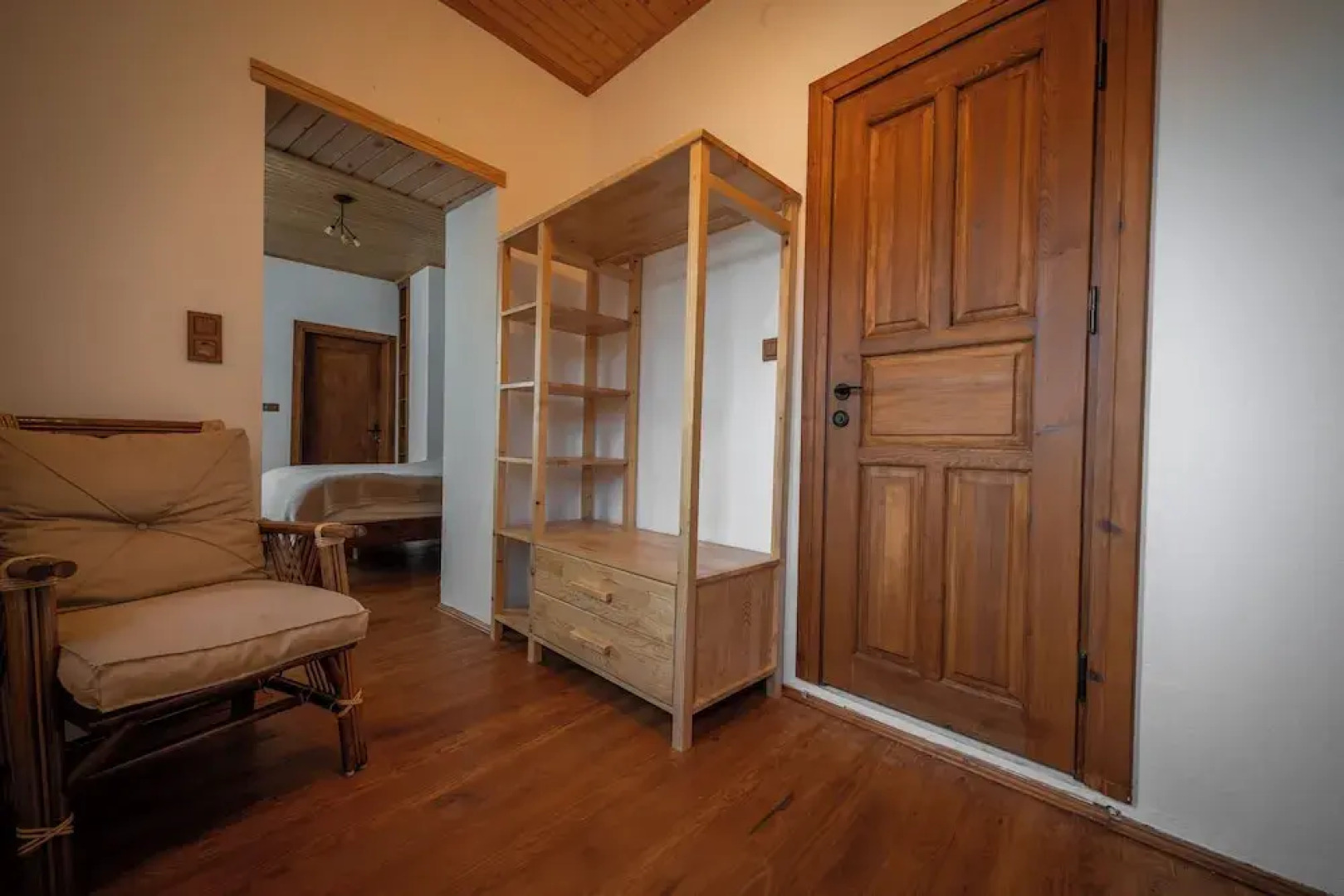 Flora Bi̇rgi̇ Taş Konak