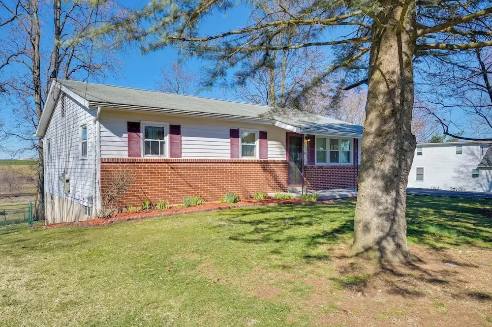 Deck & Grill: Convenient Home in Hummelstown