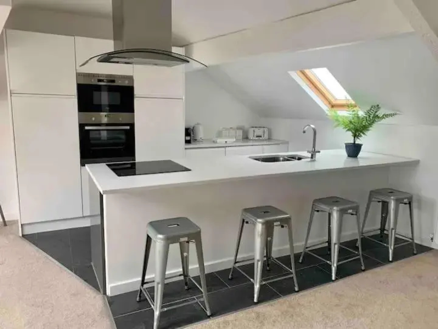 Lovely 2 bedroom modern loft apartment sea view