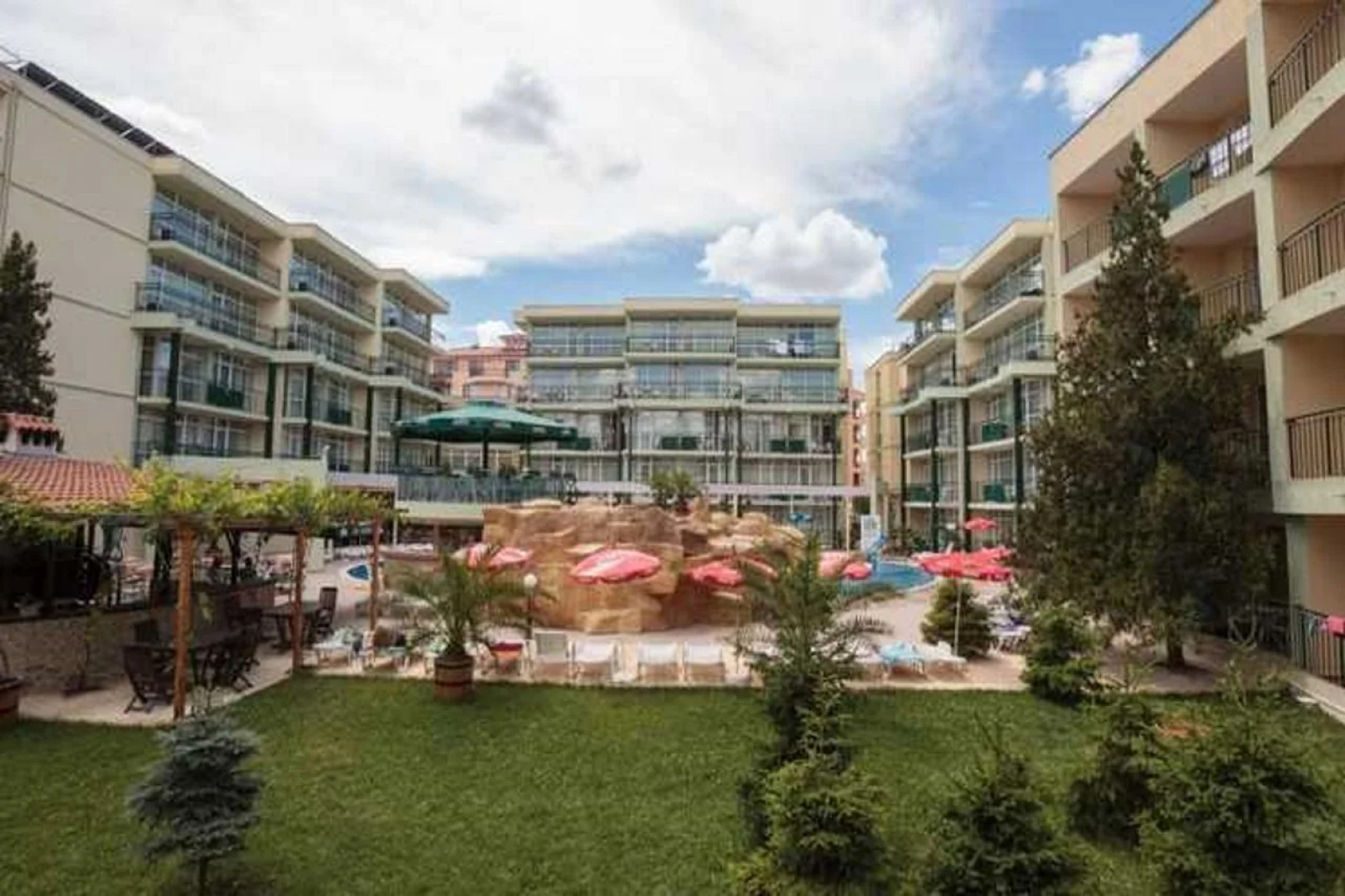 Sunny Day Club Hotel