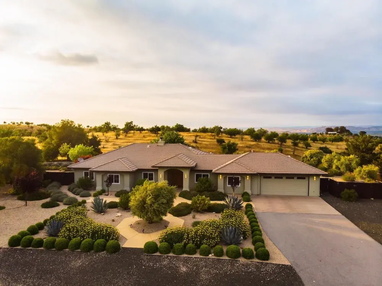 Mustang by AvantStay |  Secluded Getaway w/ Vineyard Views & Pool
