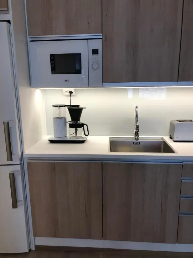 2 rooms, in front of the sea, free parking