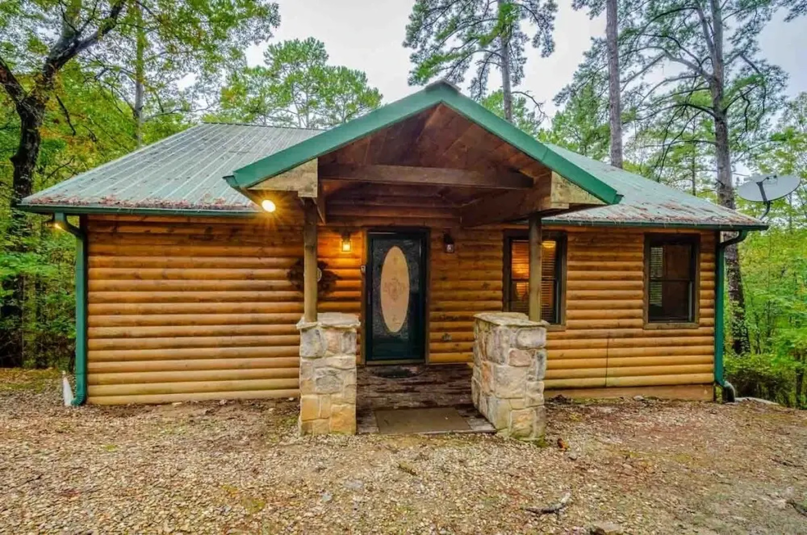 Crooked Pine Cabin With Swing and Hot Tub on the Deck by Redawning